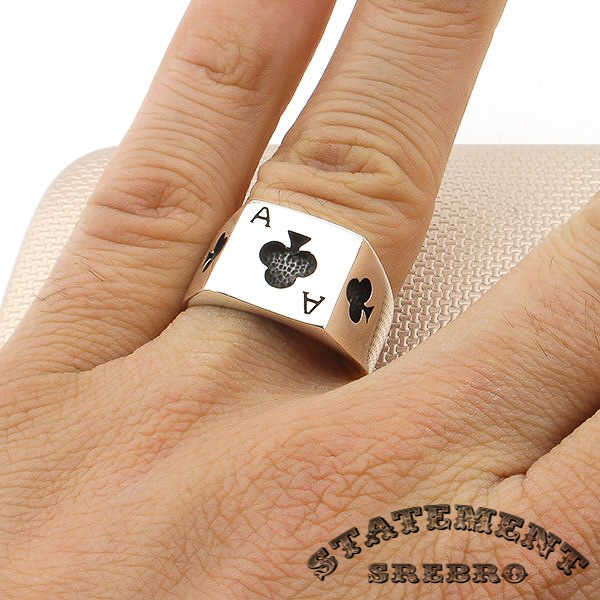 Muški prsten od poliranog 925 Srebra sa gravurom kec tref, pravi je prsten za svakoga ko voli karte. Potrefite pravi prsten.