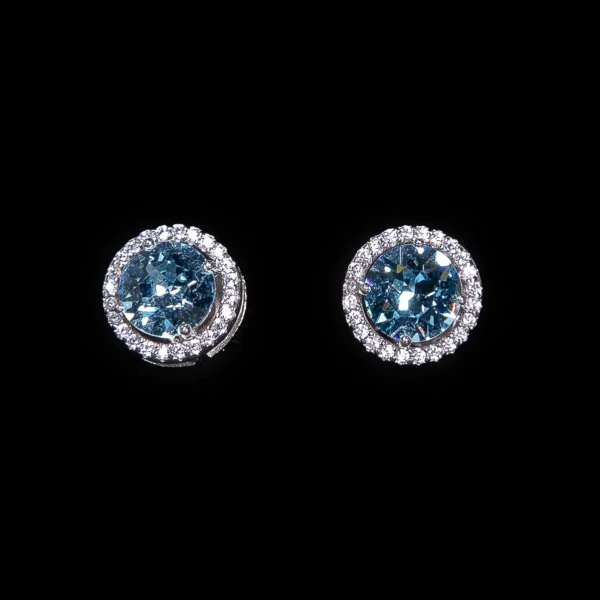 Srebrne minđuše Diamond Glow Plave sa bogatim plavim akcentom koji unosi dozu luksuza u svaku kombinaciju.
