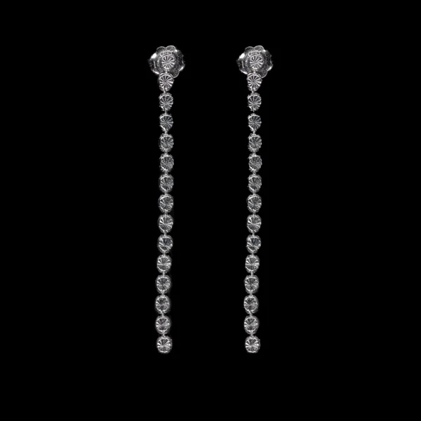 Srebrne viseće minđuše Details Circles sa kružnim elementima – minimalistički luksuz koji naglašava eleganciju.