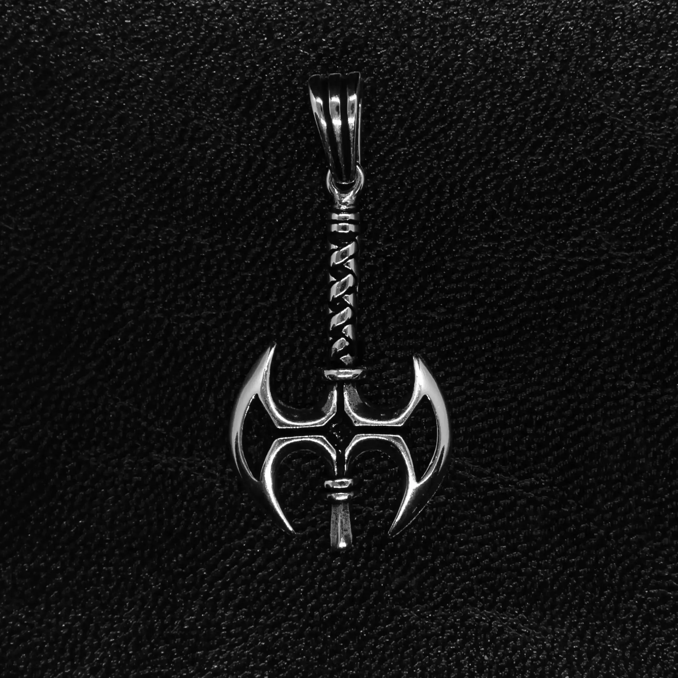 Srebrni privezak labris u obliku dvostruke sekire, nakit od srebra za lančić