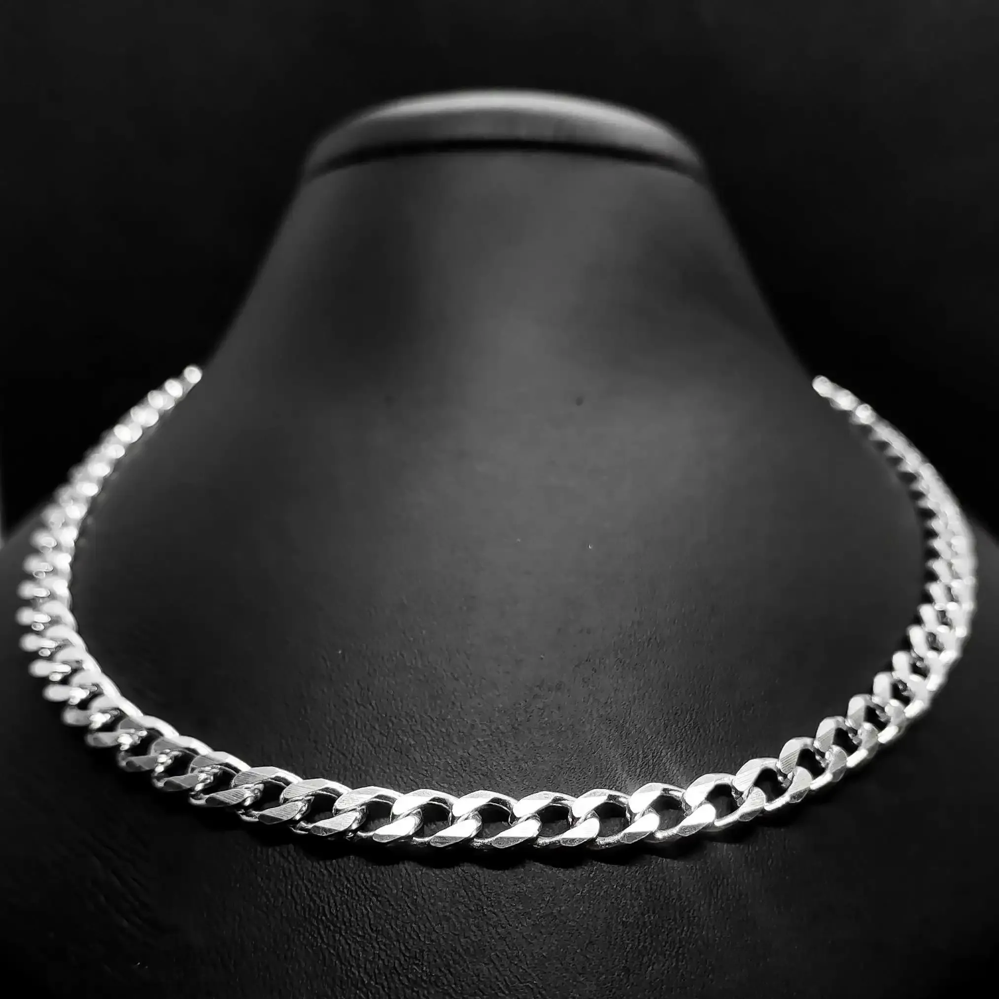 Muška srebrna ogrlica Cuban Link M – klasičan i vanvremenski dizajn, popularan izbor za muškarce